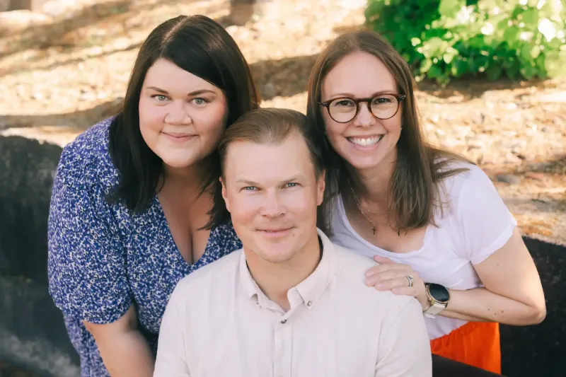 Kasvata & kohtaa -tiimi, vasemmalta oikealle: Jessica, Severi ja Emmi